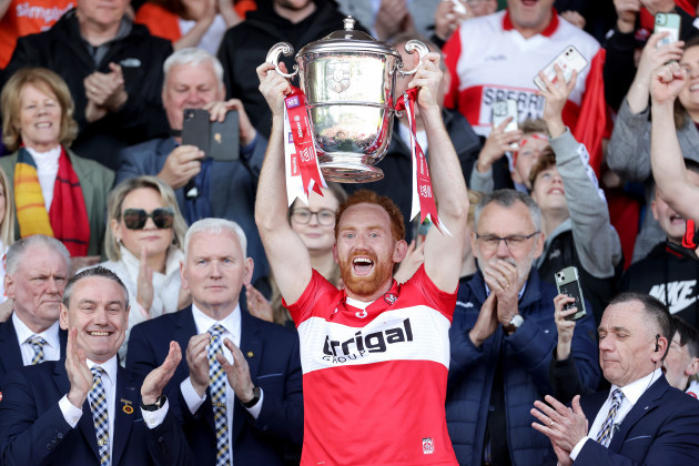 conor-glass-lifts-the-trophy