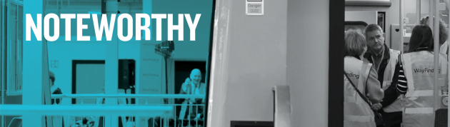 Un logo remarquable sur l'image d'un chariot DART avec des personnes portant des gilets de haute visibilité à l'intérieur du Wayfinding Centre.