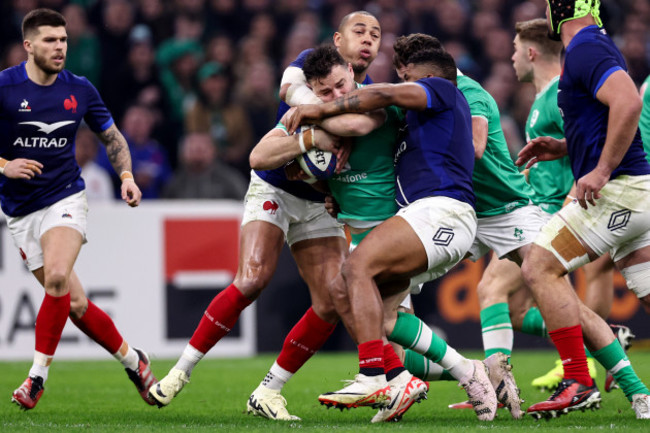 robbie-henshaw-is-tackled-by-gael-fickou-and-jonathan-danty