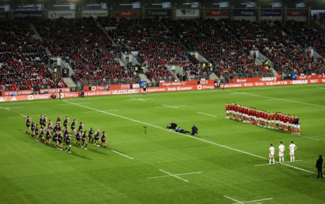 munster-stand-to-face-the-haka