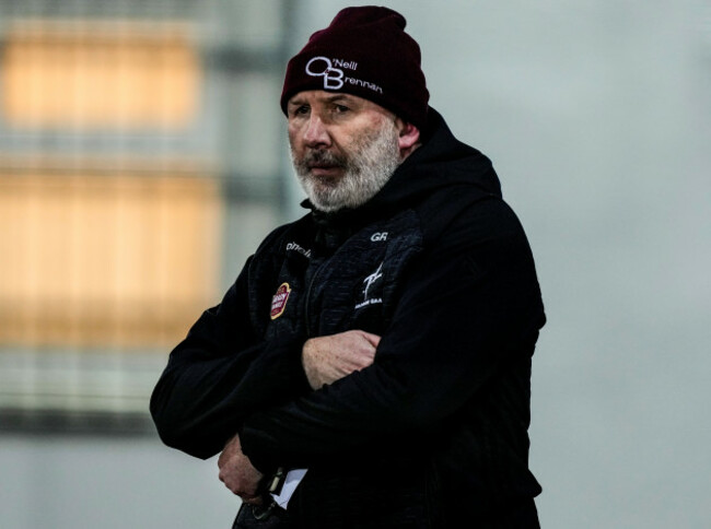 glenn-ryan-watches-on-from-outside-the-grounds