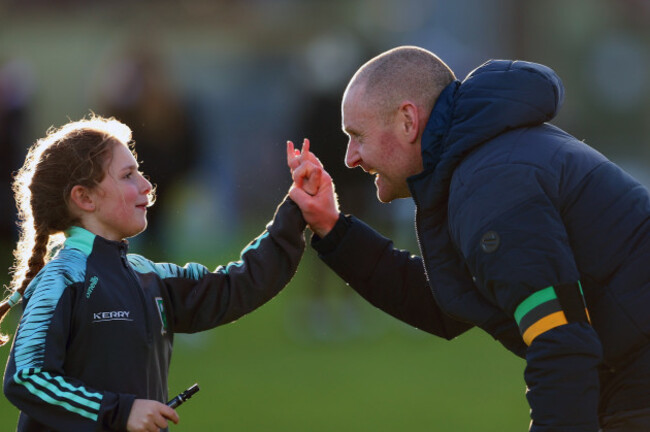 darragh-long-celebrates-winning-with-fan-leona-rose