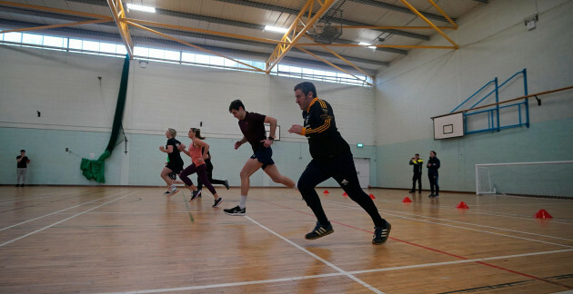 Photo of journalists taking part in a fitness test during the launch of a recruitment campaign at the Garda Training Center in Templemore Date - Tuesday February - June 2024