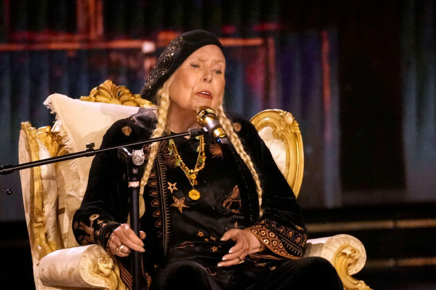 Joni Mitchell performs on both sides during the 66th Annual Grammy Awards Ceremony on Sunday, February 4, 2024 in Los Angeles, Photo by Chris Pizzello