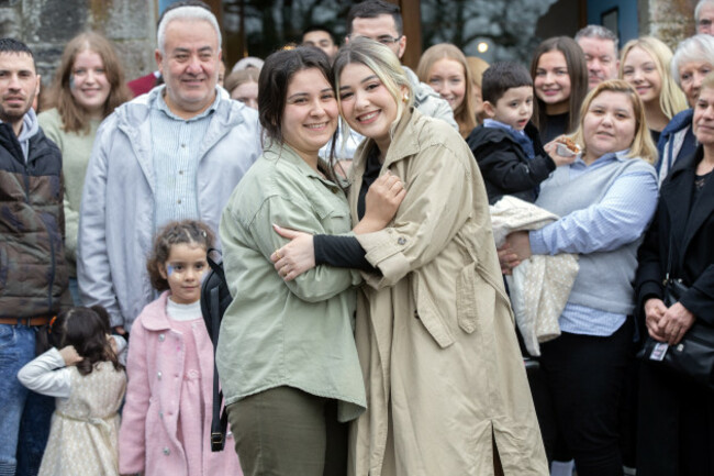 SYRIAN SISTERS 5