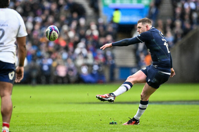 finn-russell-kicks-a-penalty