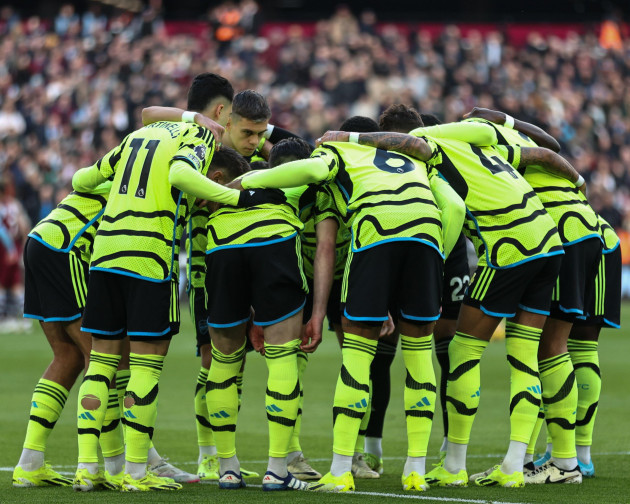 arsenal-team-huddle-before-the-game-during-the-premier-league-match-west-ham-united-vs-arsenal-at-london-stadium-london-united-kingdom-11th-february-2024photo-by-mark-cosgrovenews-images