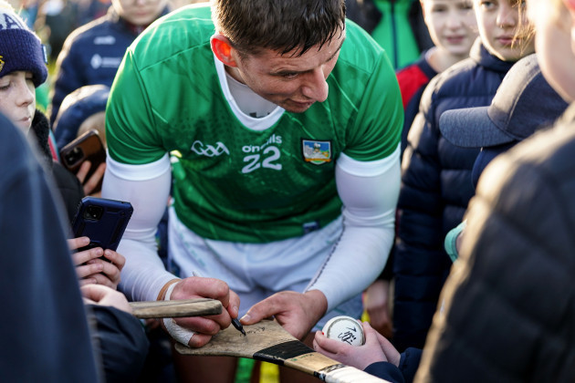 gearoid-hegarty-signs-autographs-after-the-game