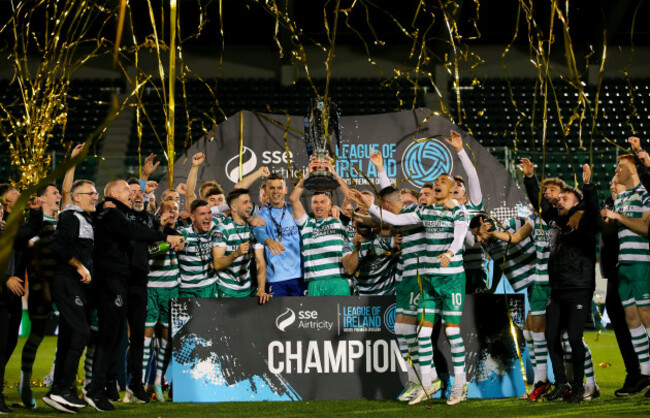 ronan-finn-lifts-the-trophy-as-his-side-are-crowned-league-of-ireland-champions-for-the-fourth-year-in-a-row