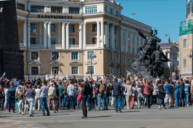 vladivostok-russia-september-9-2018-a-political-action-against-raising-the-retirement-age-organized-by-alexei-navalny