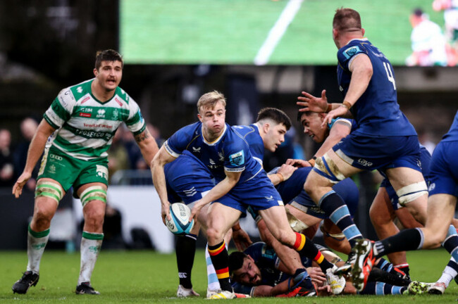 ben-murphy-carries-while-wearing-his-presentation-college-bray-origin-socks