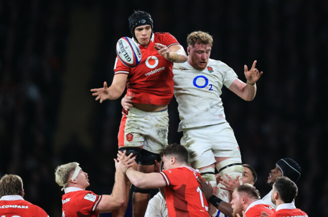 dafydd-jenkins-and-ollie-chessum-in-a-lineout