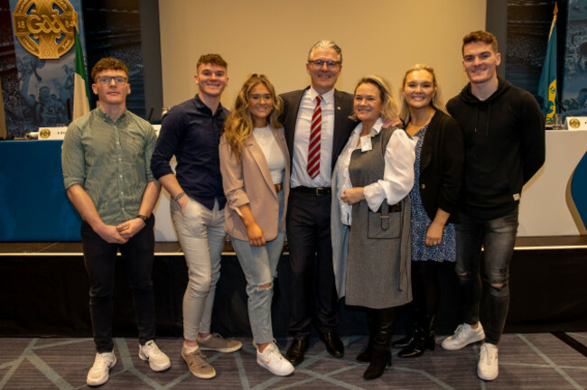 jarlath-burns-celebrates-with-his-family