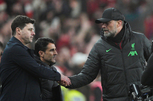 liverpools-manager-jurgen-klopp-right-shakes-hand-with-chelseas-head-coach-mauricio-pochettino-at-the-end-of-the-english-league-cup-final-soccer-match-between-chelsea-and-liverpool-at-wembley-stad
