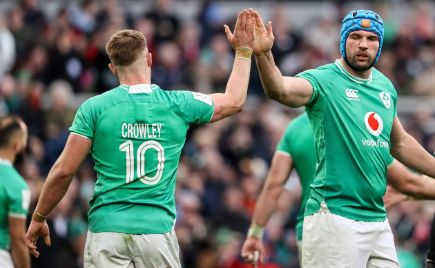 jack-crowley-and-tadhg-beirne-high-five-during-the-game