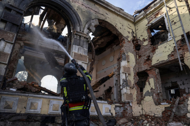 kostiantynivka-ukraine-25th-feb-2024-firefighters-work-to-put-out-the-flames-at-the-kostiantynivka-train-station-the-kostiantynivka-train-station-in-ukraines-donbas-region-was-hit-by-a-russian