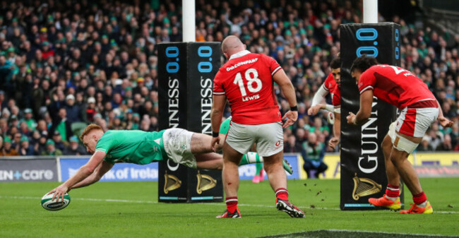 ciaran-frawley-scores-a-try