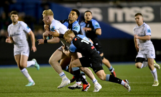 jamie-osborne-is-tackled-tinus-de-beer