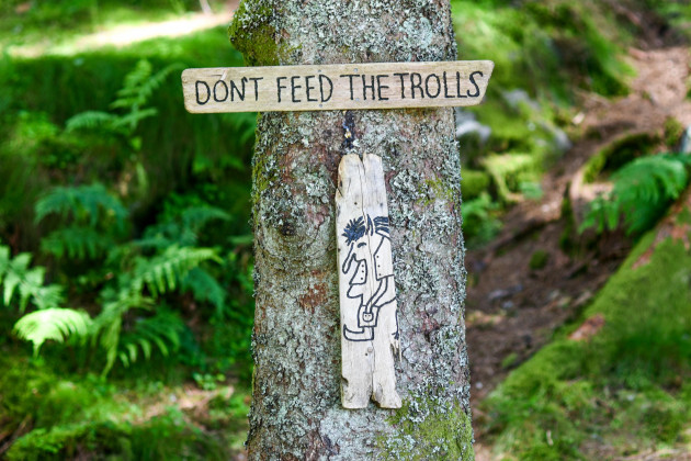 the-plate-dont-feed-the-trolls-in-forest-in-norway