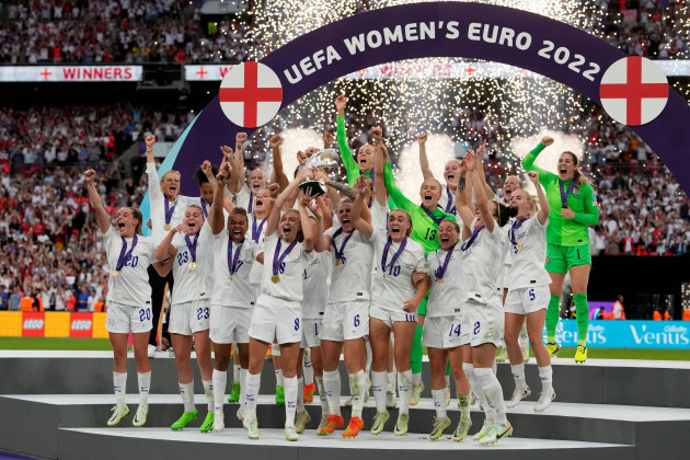 englands-leah-williamson-center-left-and-millie-bright-lift-the-trophy-after-winning-the-womens-euro-2022-final-soccer-match-between-england-and-germany-at-wembley-stadium-in-london-sunday-july