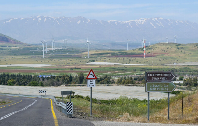 israel-golan-heights-by-israel-occupied-1981-after-six-day-war-and-jom-kippur-war-between-syria-and-israel-agricultural-farms-and-windfarm-behind-snow-covered-mountain-mount-mt-hermon