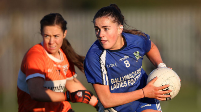 kellyann-hogan-gets-away-from-niamh-henderson