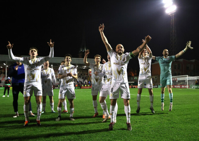 mark-coyle-and-teammates-celebrate-after-the-game