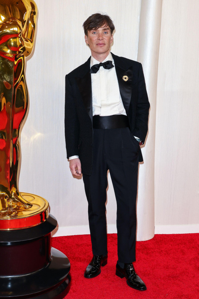 los-angeles-usa-10th-mar-2024-cillian-murphy-walking-on-the-red-carpet-at-the-the-96th-academy-awards-held-by-the-academy-of-motion-picture-arts-and-sciences-at-the-dolby-theatre-in-los-angeles-c