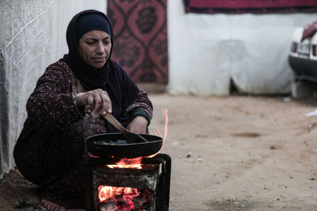 march-13-2024-deir-al-balah-gaza-strip-palestine-gaza-palestine-13-march-2024-displaced-palestinians-cook-very-basic-food-outside-their-tents-around-the-shuhada-al-aqsa-hospital-in-deir-al-bal