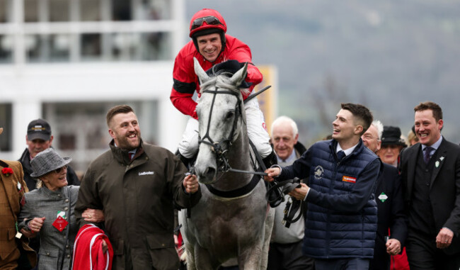 harry-skelton-celebrates-winning-on-grey-dawning