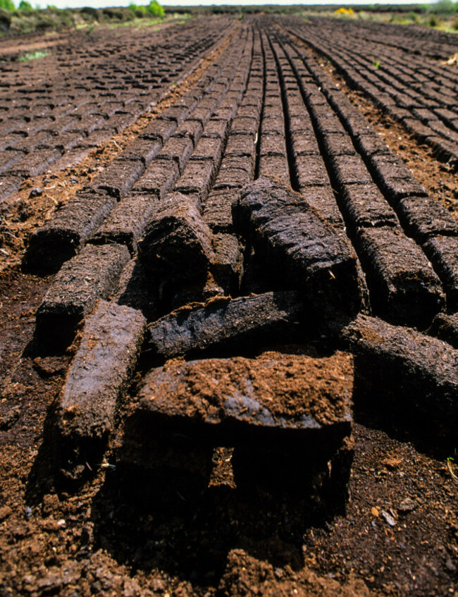 peat-cutting-for-fuel-roundstone-blanket-bog-connemara-county-galway-ireland