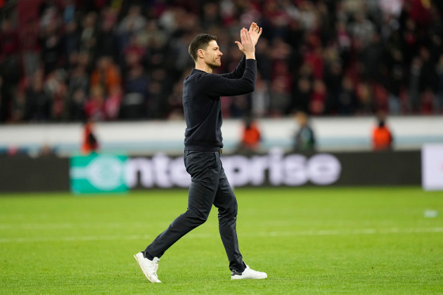 leverkusens-head-coach-xabi-alonso-applauds-at-the-end-of-the-europa-league-round-of-sixteen-second-leg-soccer-match-between-bayer-leverkusen-and-qarabag-fk-at-the-bayarena-in-leverkusen-germany