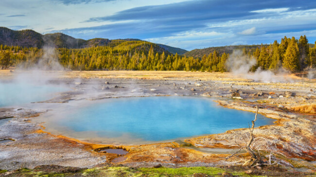 yellowstone-national-park-panoramic-view-at-sunset-wyoming-usa