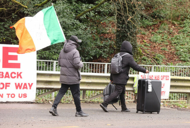 REFUGEES TRY TO RETURN TO DUBLIN 4493_90701291