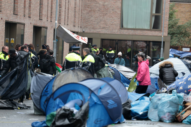 661Tiendas de Inmigración