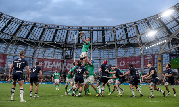 peter-omahony-claims-a-line-out