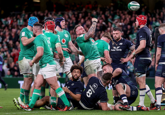 andrew-porter-celebrates-scoring-their-second-try-with-teammates