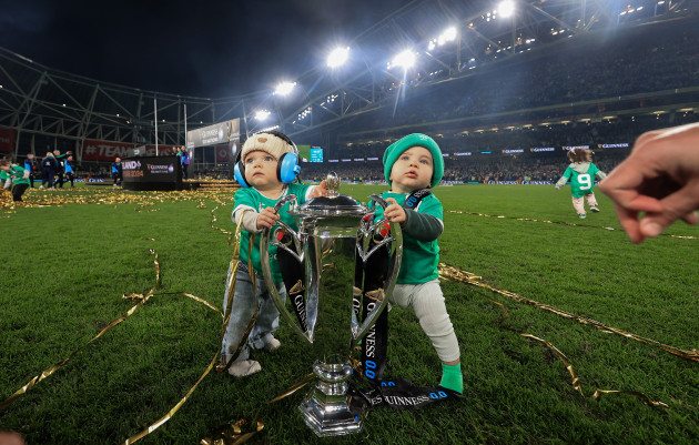 nico-and-jai-sons-of-james-lowe-and-jamison-gibson-park-with-the-guinness-six-nations-trophy