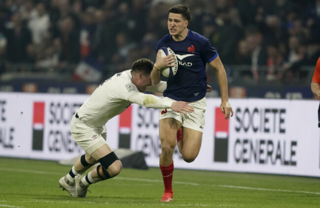 nicolas-depoortere-is-tackled-by-tommy-freeman