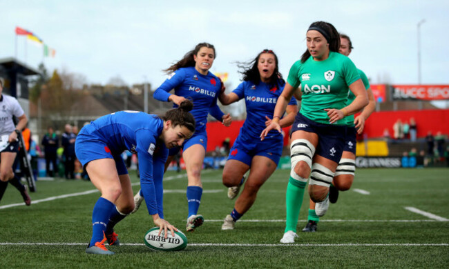 gabrielle-vernier-scores-a-try