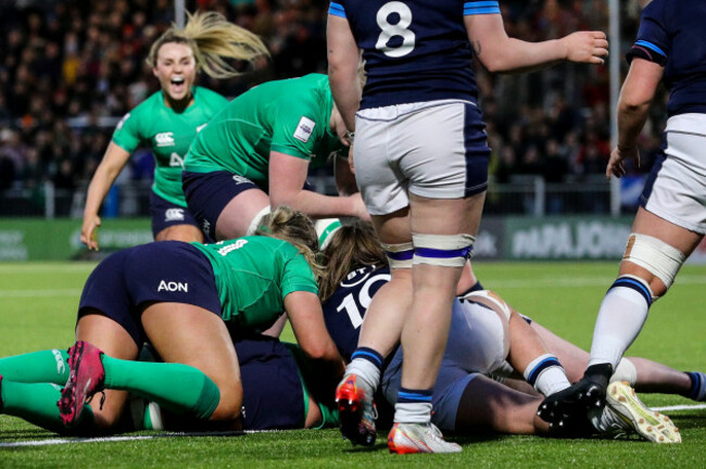 nichola-fryday-scores-a-try