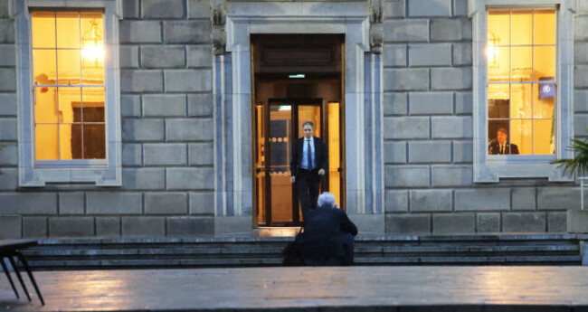LR  SIMON HARRIS TONIGHT 5115