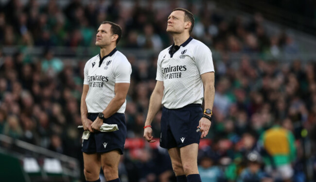 matthew-carley-checks-with-the-tmo-before-not-awarding-tadhg-furlong-a-try