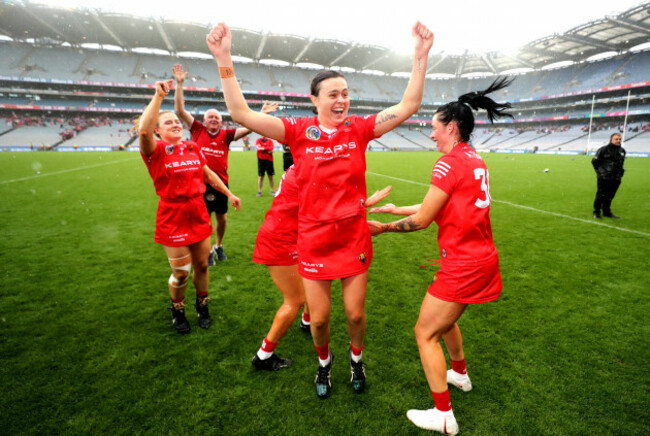 hannah-looney-celebrates