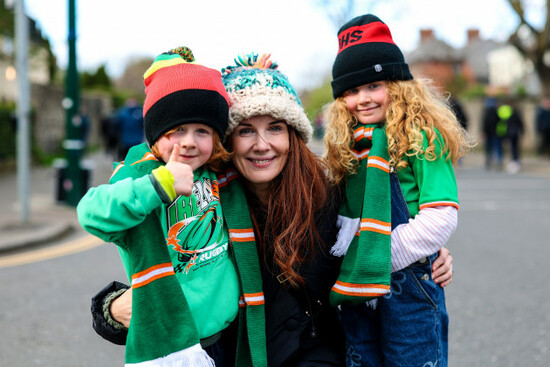 adam-and-emily-mccluskey-with-linda-brennan-from-dublin-ahead-of-the-game