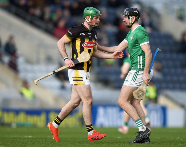 diarmaid-byrnes-consoles-john-donnelly-after-being-sent-off