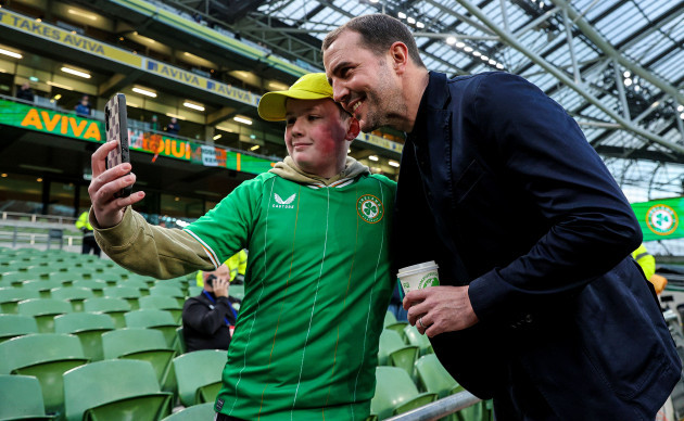 john-oshea-with-young-ireland-fan-eoin-odonnell