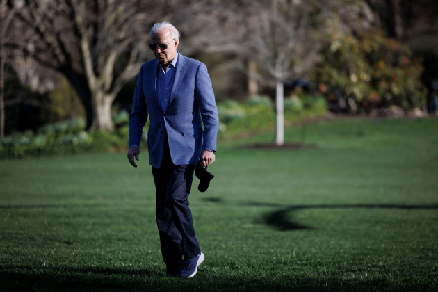 washington-united-states-24th-mar-2024-us-president-joe-biden-walks-on-the-south-lawn-of-the-white-house-after-arriving-on-marine-one-in-washington-dc-us-on-sunday-march-24-2024-biden-on-sat