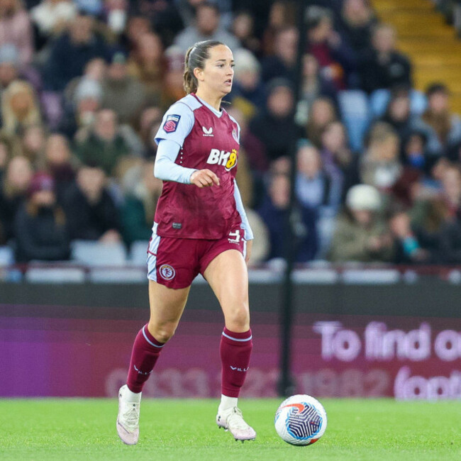 birmingham-uk-24th-mar-2024-aston-villas-anna-patten-on-the-ball-during-the-fa-womens-super-league-match-between-aston-villa-women-and-arsenal-women-at-villa-park-birmingham-england-on-24-marc