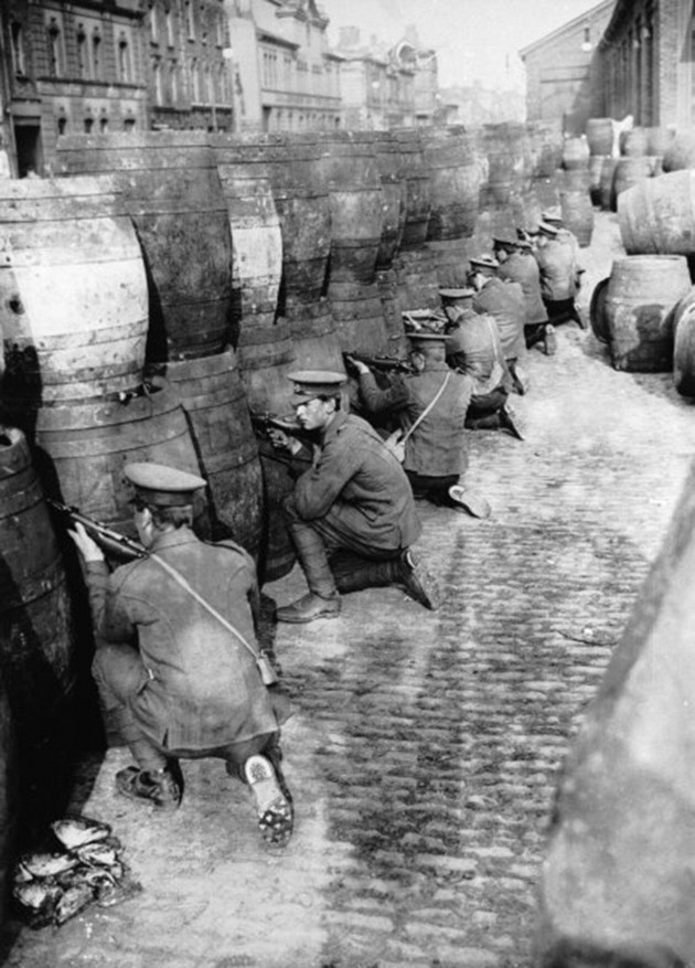british-regulars-sniping-from-behind-a-barricade-of-empty-beer-casks-near-the-quays-in-dublin-during-the-1916-easter-rising